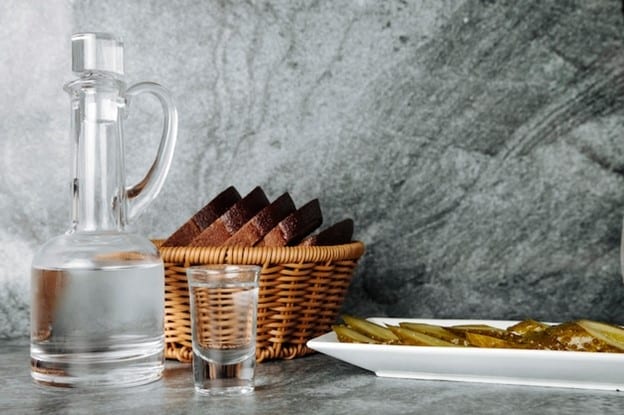 Foto Îmbutelierea și etichetarea palincii: Cum să creezi un aspect profesional și atrăgător